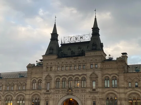 КРАСНАЯ - преКРАСНАЯ площадь для взрослых и детей