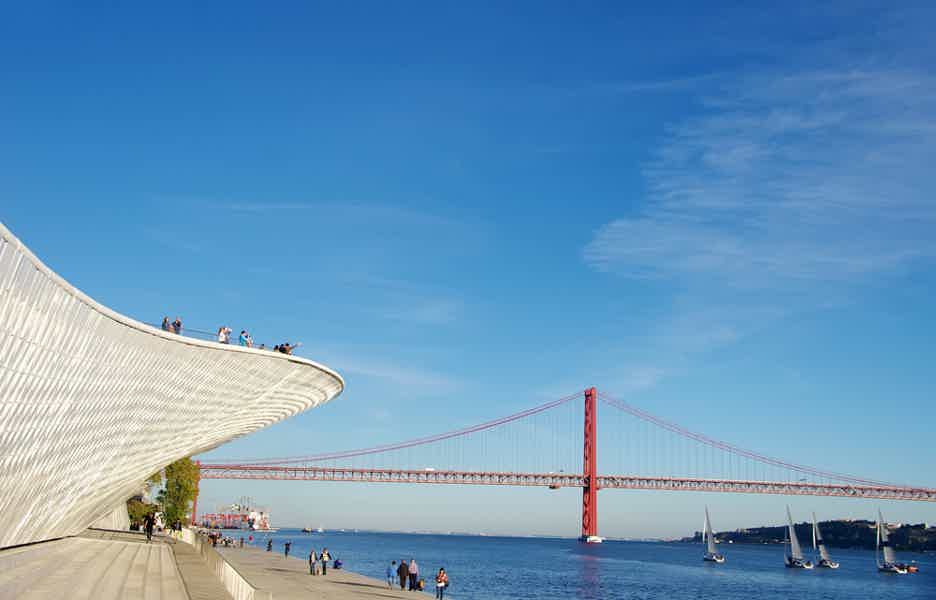 Lisbon: Relaxing City Skyline Sailboat Cruise - photo 1