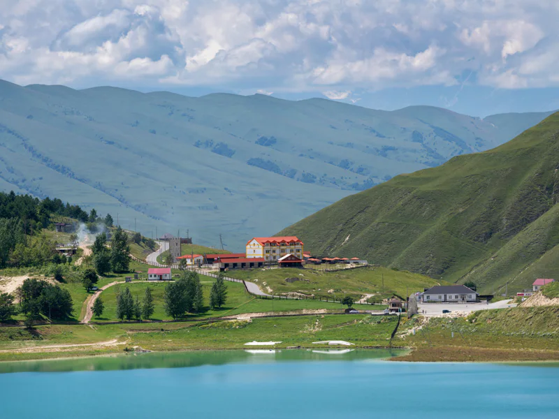 Горная Чечня из Кисловодска: озёра, древние башни и мечети — фото 3, Кисловодск | Покатаем