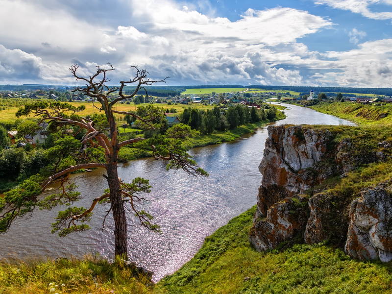Белые скалы и главная река Среднего Урала
