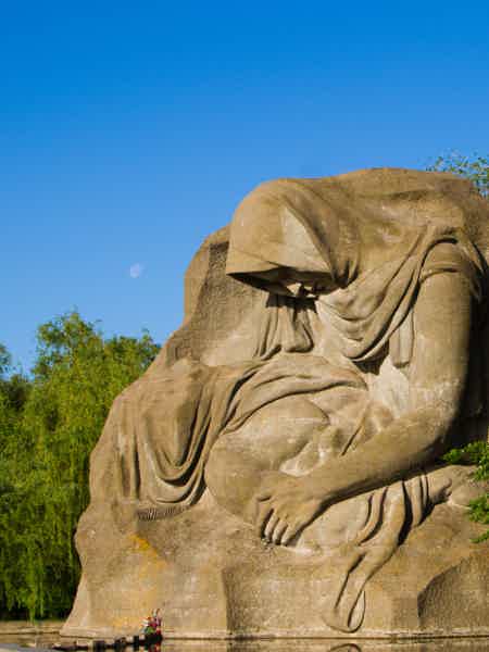 Памятник-ансамбль на Мамаевом кургане — творение скульптора Вучетича - фото 6