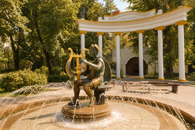 Тверская: язык театра и архитектуры — самостоятельный квест в мессенджере