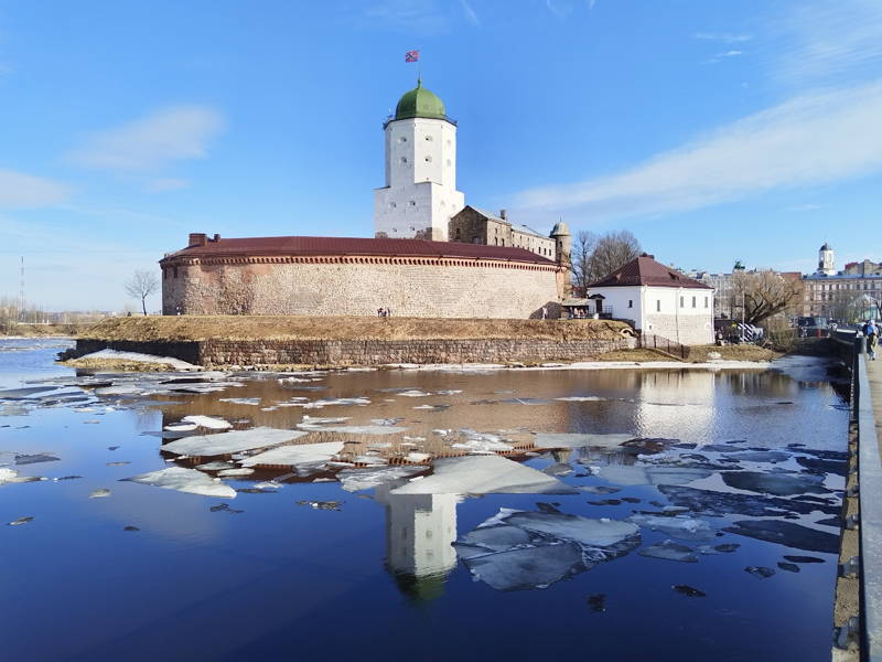 Город