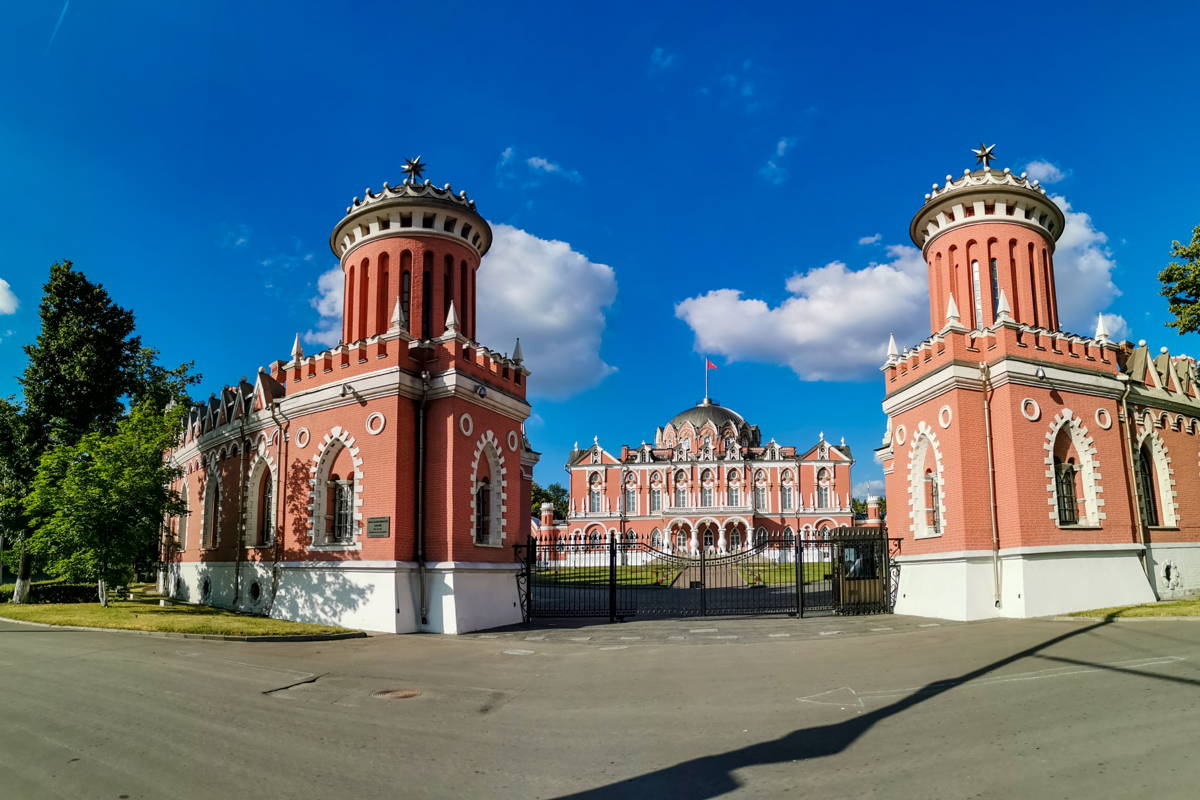 Петровский путевой дворец