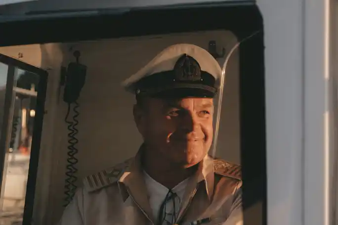 Водная экскурсия с капитаном: история Астрахани с Волги