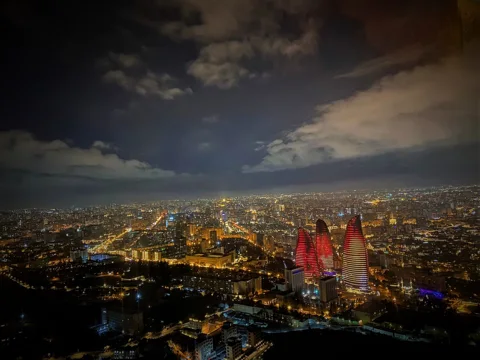 Ночная прогулка по Баку и чаепитие на высоте птичьего полета