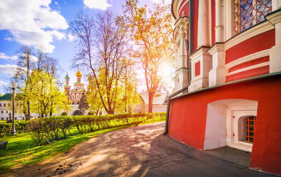 О женских судьбах в Новодевичьем монастыре: групповая экскурсия - фото 1