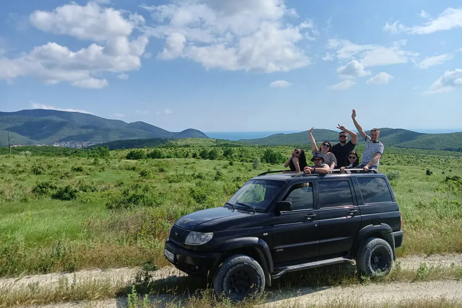 Джиппинг по лучшим местам Анапы: Кипарисовое озеро, Ласточкины гнезда — фото 1