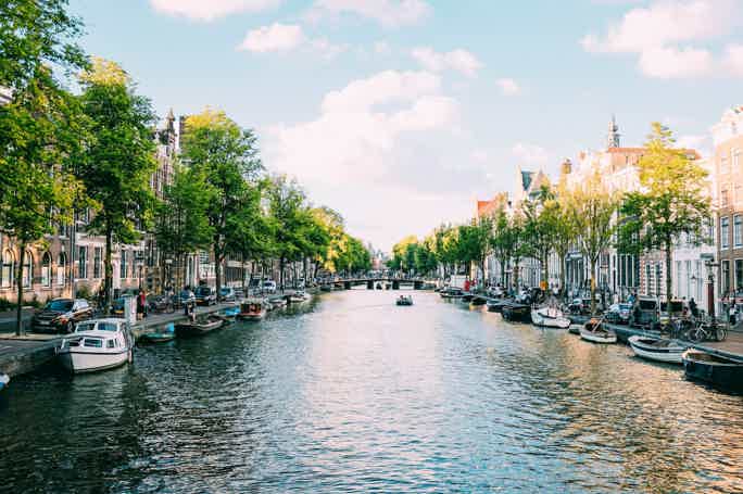 Amsterdam: Classic River Cruise including Wine & Cheese