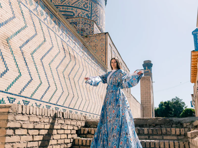 Элегантность Самарканда: фотосессия в летящих адрасных платьях — фото 6, Самарканд | Покатаем