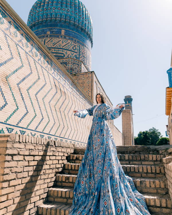 Элегантность Самарканда: фотосессия в летящих адрасных платьях — фото 5