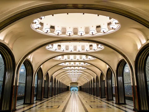 Московское метро: подземные дворцы Москвы