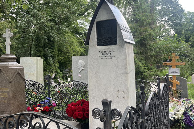 Новодевичий некрополь: в гости к великим
