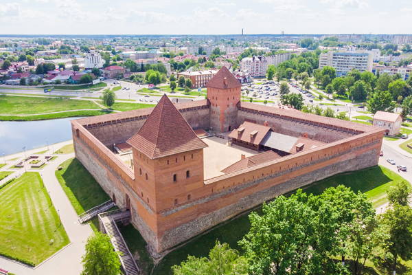 Лидский замок, костёл в Старых Василишках, церковь-крепость в Мурованке