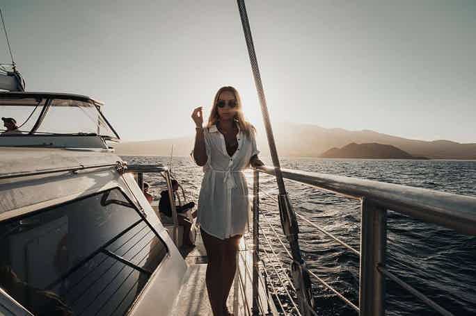 Bosphorus Private Luxury Yacht Cruise w/ Photo Session