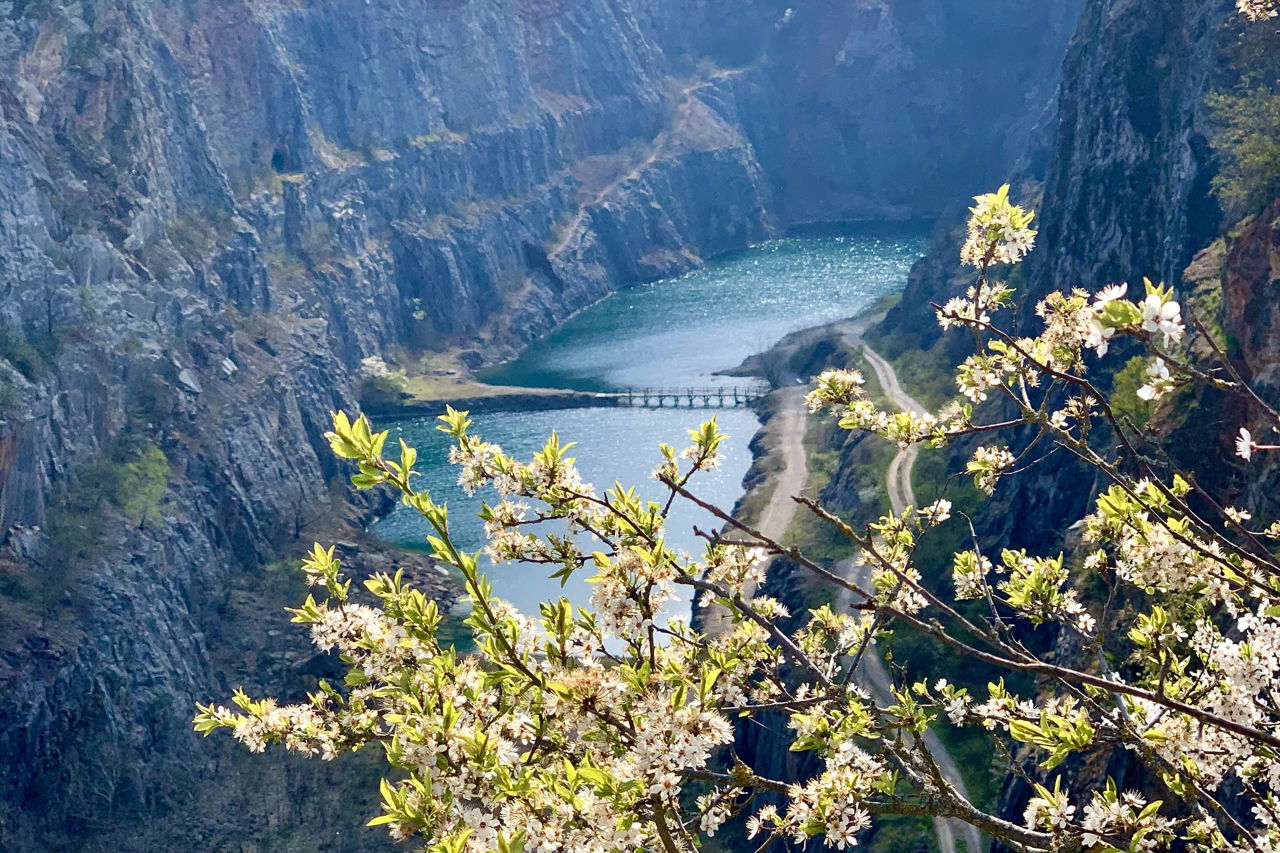 Замок Карлштейн и заповедник Чешский крас