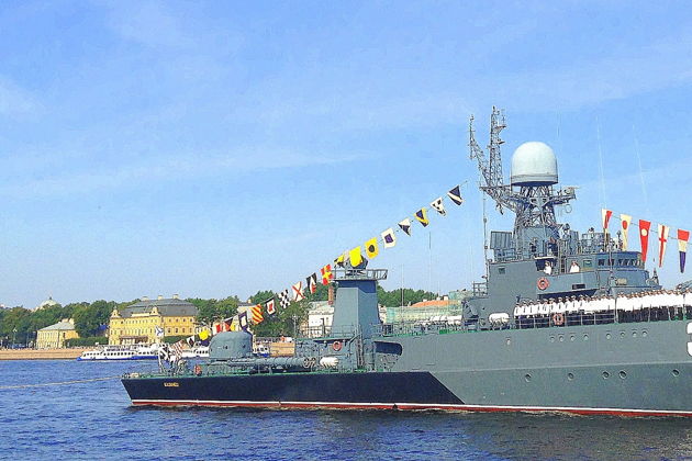 Фото к экскурсии Большая водная прогулка — смотр парада военных кораблей 