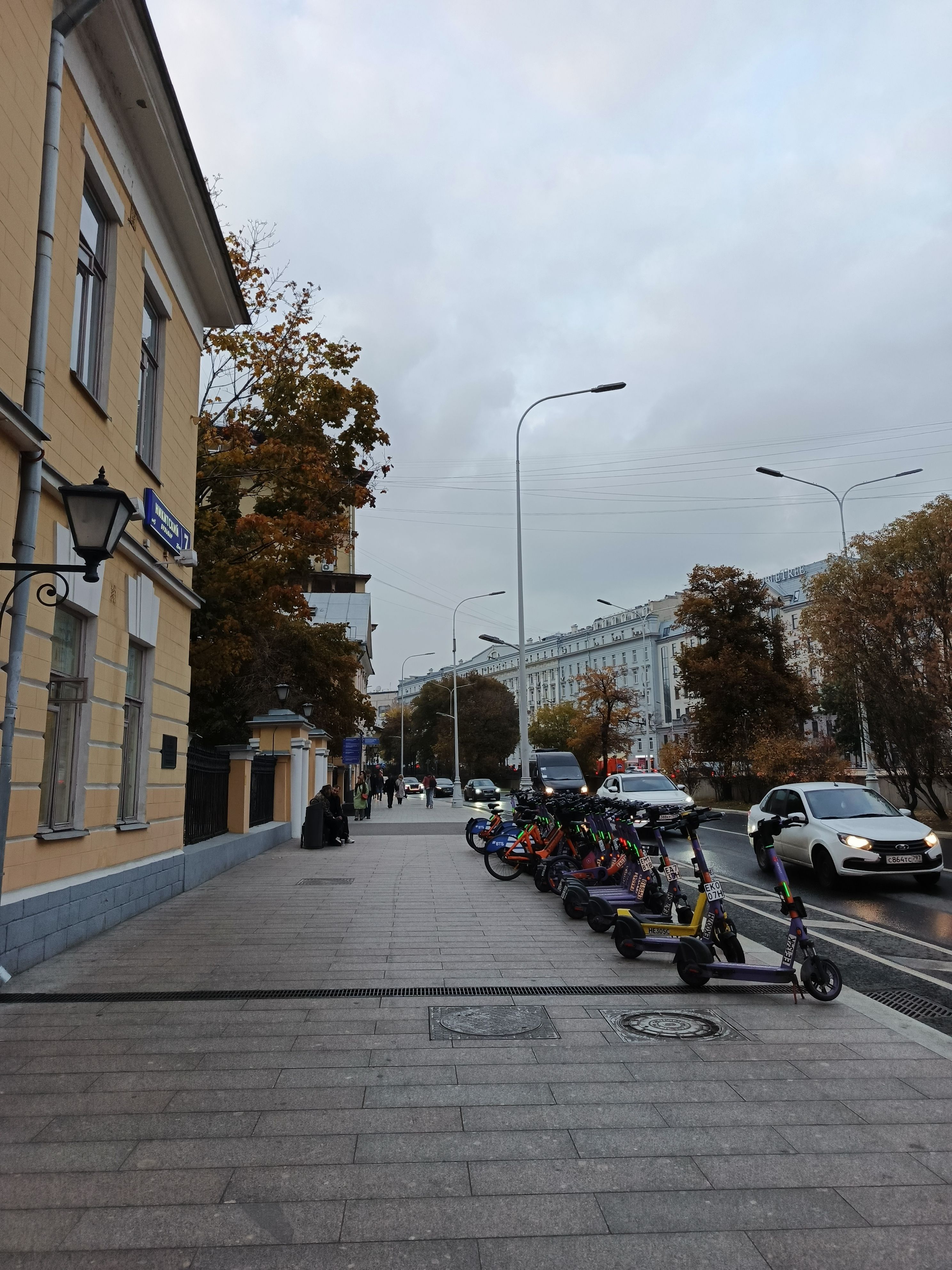 Прогулка по Тверскому и Никитскому бульварам, кадр 35