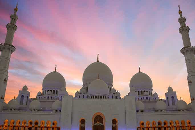 Абу-Даби: Мечеть шейха Зайда и президентский дворец Каср аль Ватан