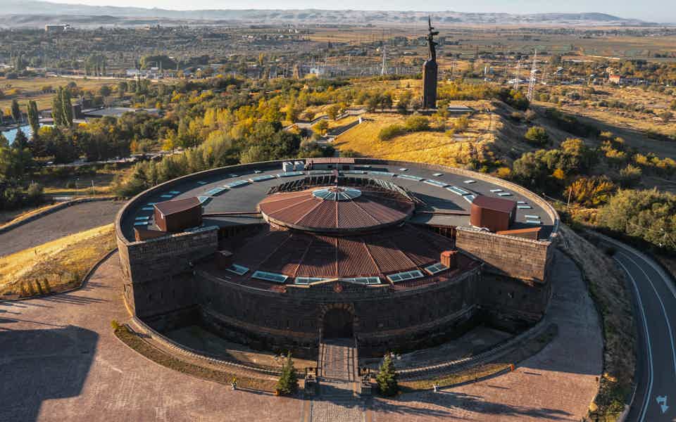 Гюмри: город юмора, чёрного туфа и старой Армении - фото 1