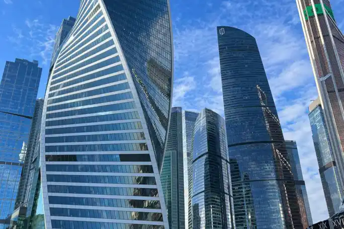 Терапия роскошью: индивидуальная прогулка по Москва-Сити
