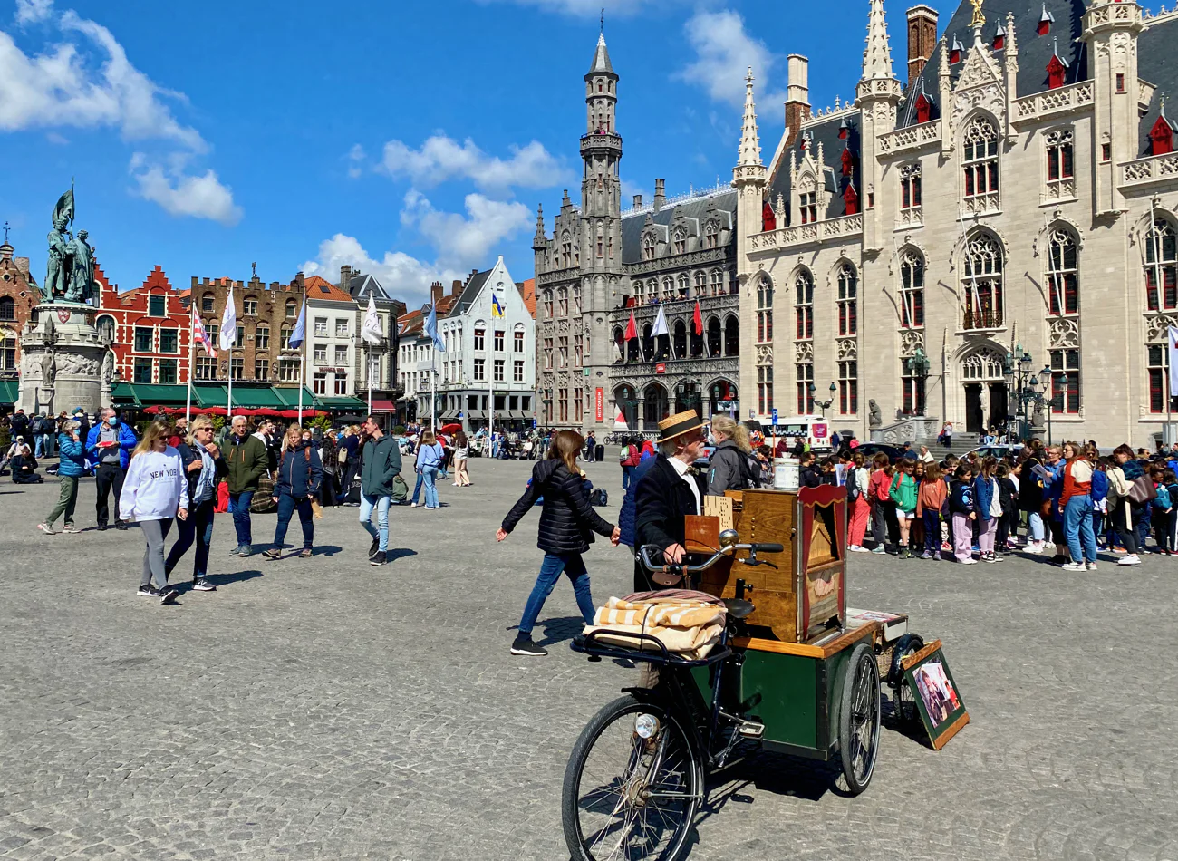 Bruges Highlights Trip from Paris Lunch Boat Brewery & Chocolate — tour in Paris, France | Pokataem
