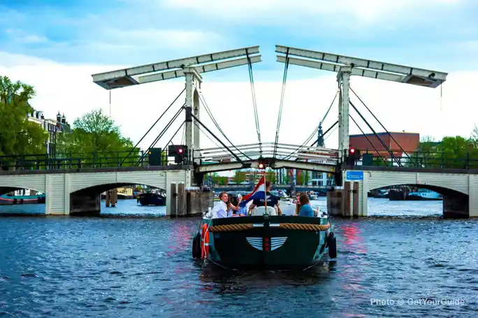Evening Canal Cruise with Optional Unlimited Drinks