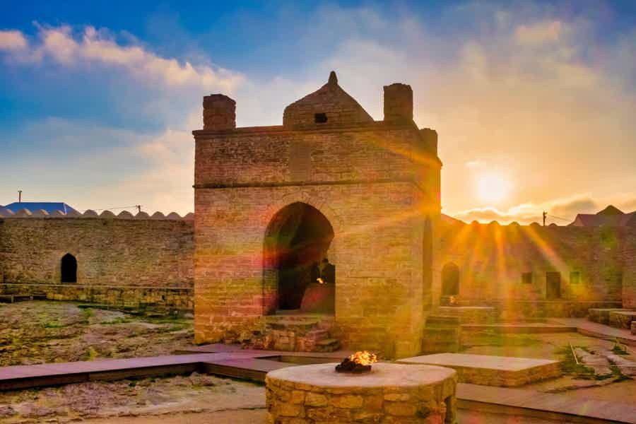 Из Баку: Гобустан, грязевые вулканы и Храм огня Атешгях - фото 3