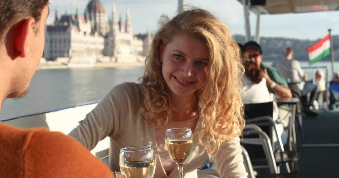 Круиз по Дунаю с живой музыкой и напитки "без ограничений" - фото 17