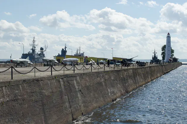 Кронштадт с теплоходной прогулкой вокруг фортов — фото 3