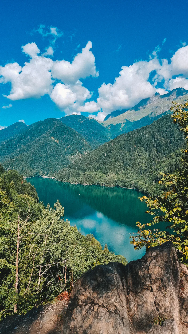 Пляжная Абхазия: озеро Рица и самый красивый пляж — фото 6