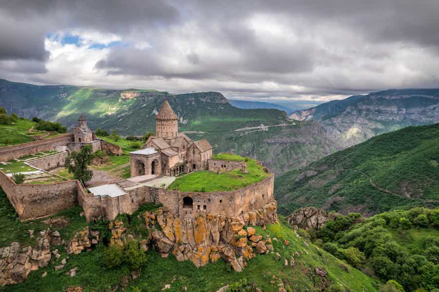 Канатная дорога, монастырь Татев — жемчужина армянской архитектуры - фото 6