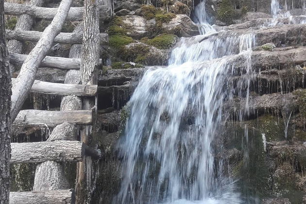 Виды К снежным вершинам Шаро-Аргунского  ущелья и сказочный замок-музей.