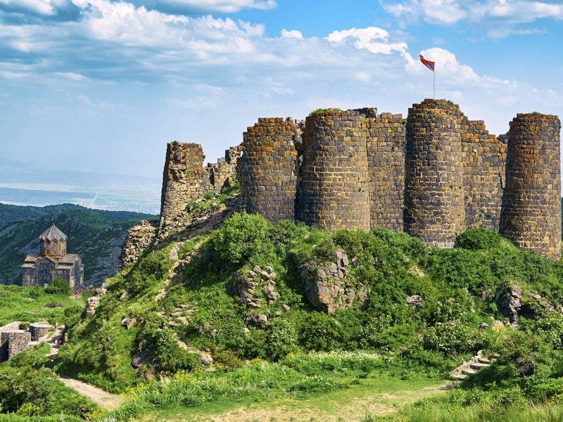 Крепость Амберд, монастыри Сагмосаванк и Ованаванк, памятник Армянскому алфавиту