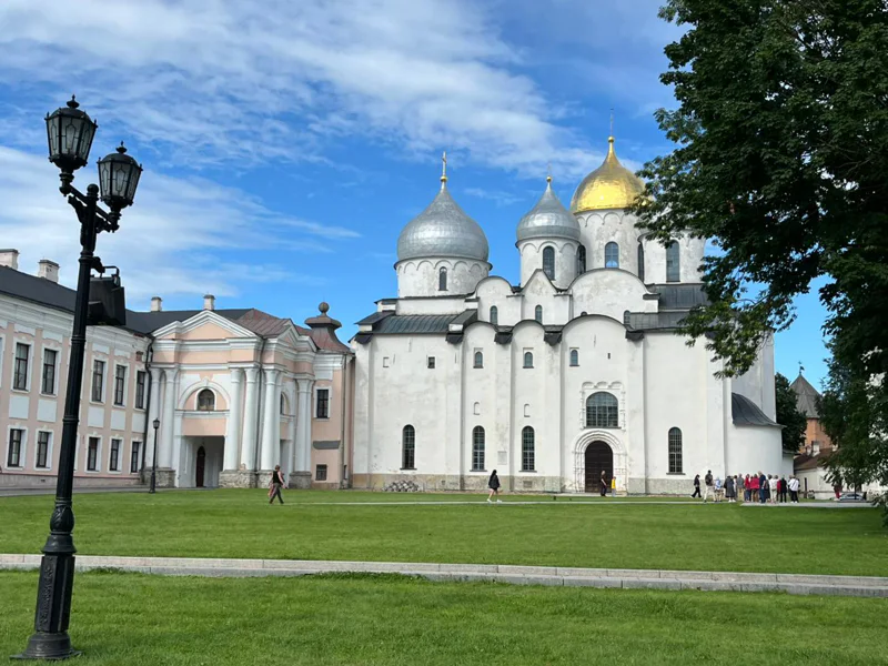 «Кремль город держит»: театрализованная экскурсия в мини-группе — фото 7, Великий Новгород | Покатаем