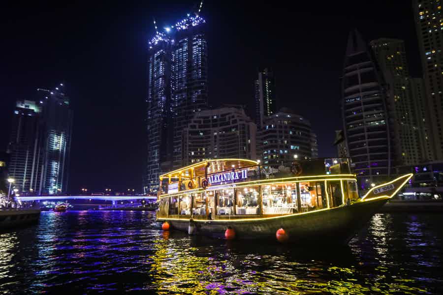 Экскурсия по ночному Дубаю с ужином на арабской лодке на закате - фото 2