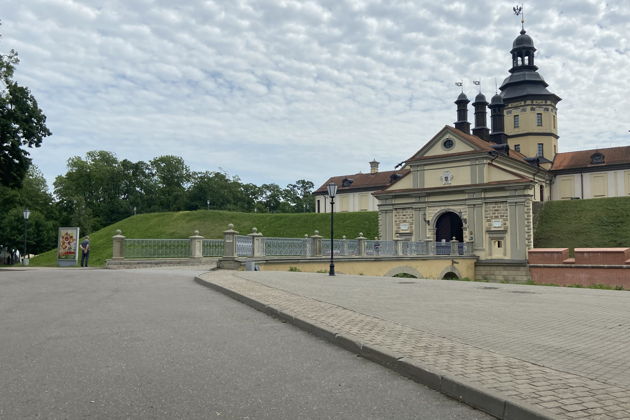 Виды Несвижский и Мирский замки из Минска или аэропорта