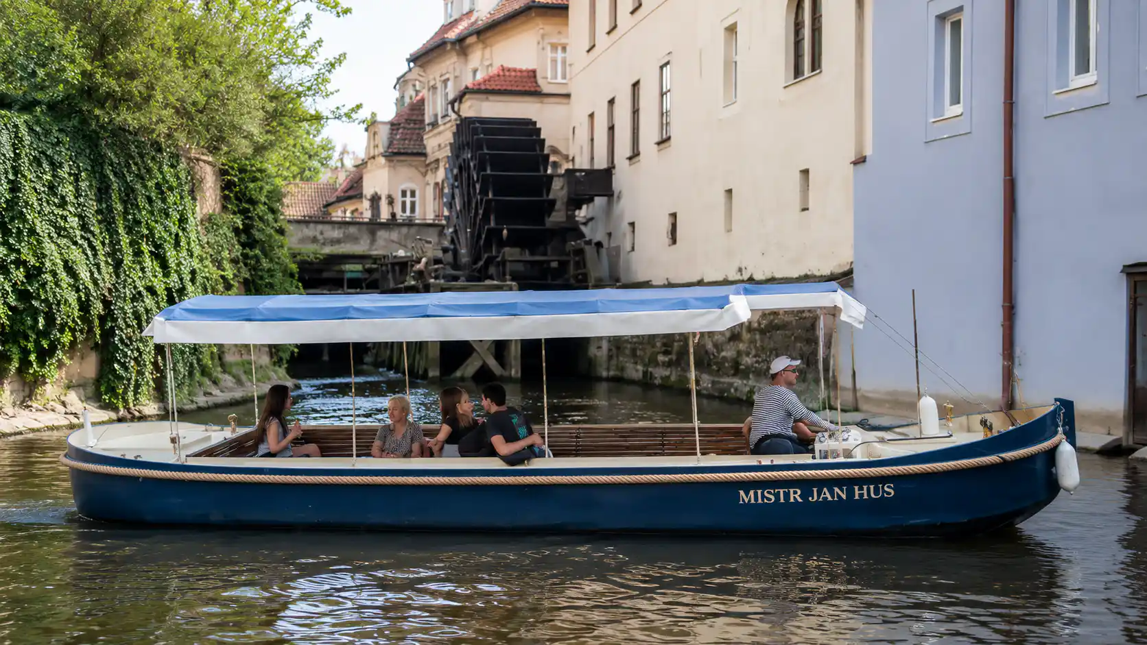 Mistr Jan Hus boat