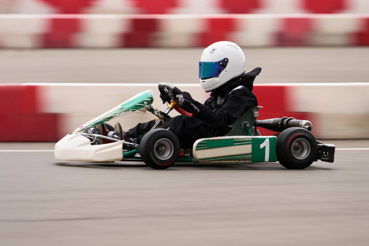 Абу-Даби: Картинг на трассе Yas Marina Circuit Kartzone (на английском)