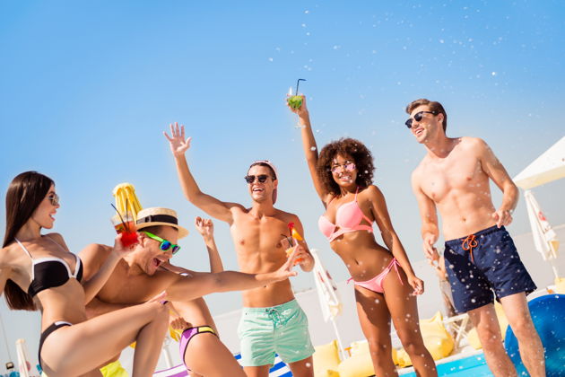 Виды Riva Beach Club — бассейн и частный пляж на острове Пальма Джумейра