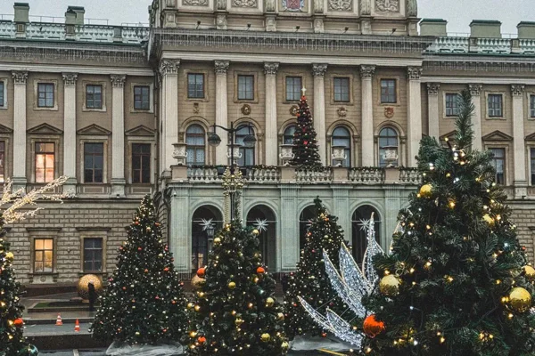 Со Снегурочкой по Петербургу: настоящая новогодняя экскурсия — фото 2, Санкт-Петербург | Покатаем