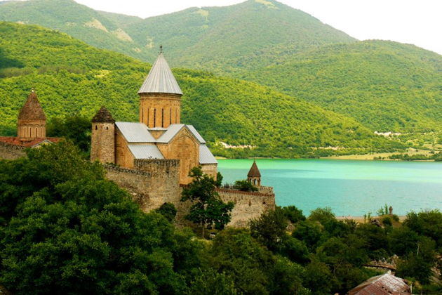 Виды Казбеги.Степанцминда-Травертины Трусо-Гудаури-Пасанаури-Ананури-Жинвали