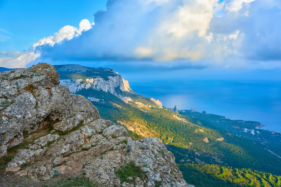 Ильяс-Кая: панорама с высоты Крымских гор — фото 1
