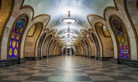 Подземные дворцы Москвы: экскурсия по Московскому метро