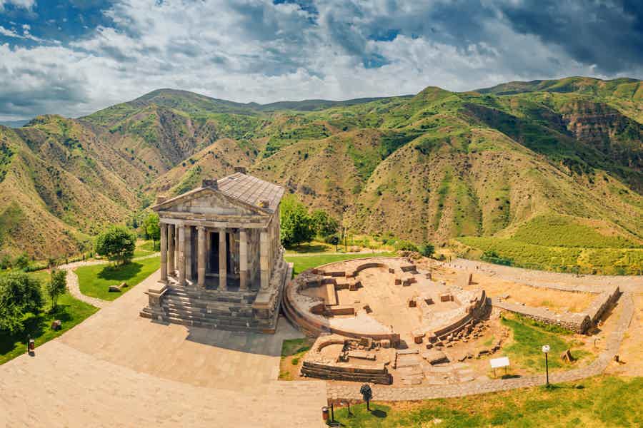 Покоряя Армению: Храм Гарни — Монастырь Гегард — Цахкадзор — Озеро Севан - фото 3