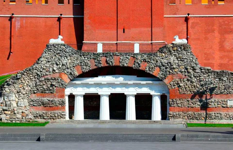 Экскурсия-квест по Александровскому саду для детей и их послушных родителей