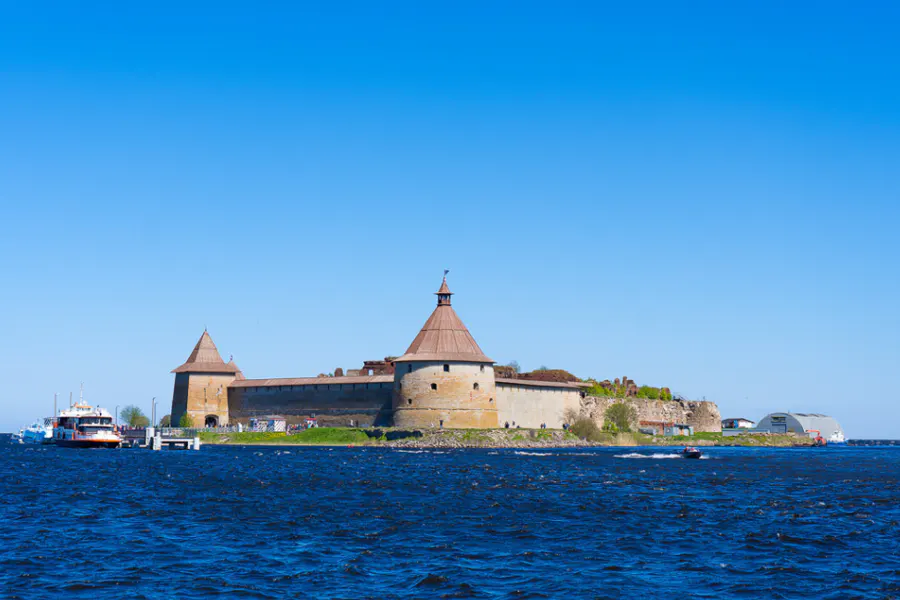 Экскурсия в крепость Орешек и музей-заповедник «Прорыв» на метеоре — фото 1
