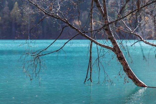 Виды Тургеньский водопад и озеро Иссык