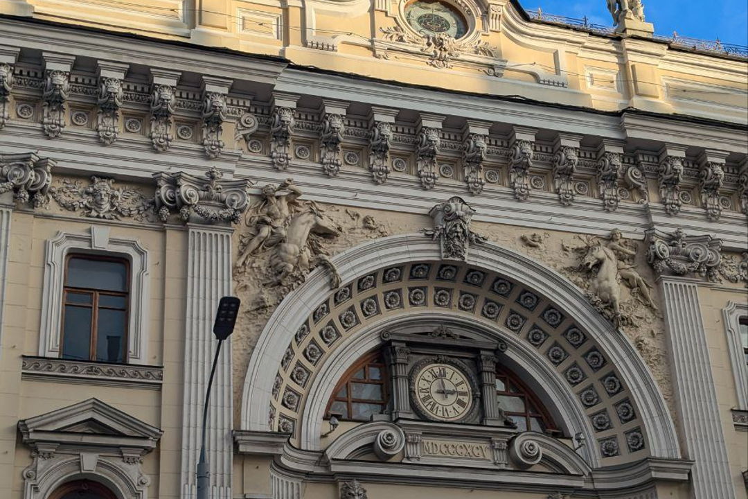 Часовая прогулка по Москве в мини-группе «В поисках новогоднего настроения» — фото 5