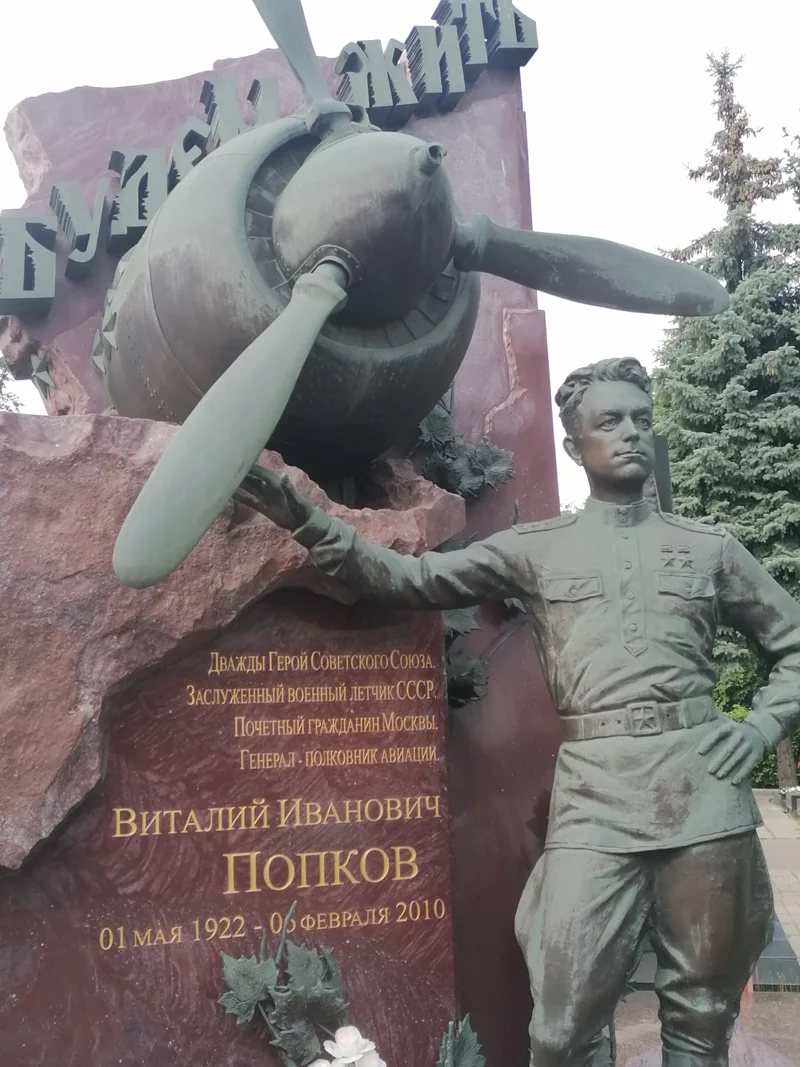 Новодевичье кладбище и прогулка вдоль стен монастыря — фото 14
